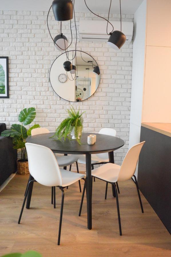 The Black & White Oasis Belgrade Exterior photo
